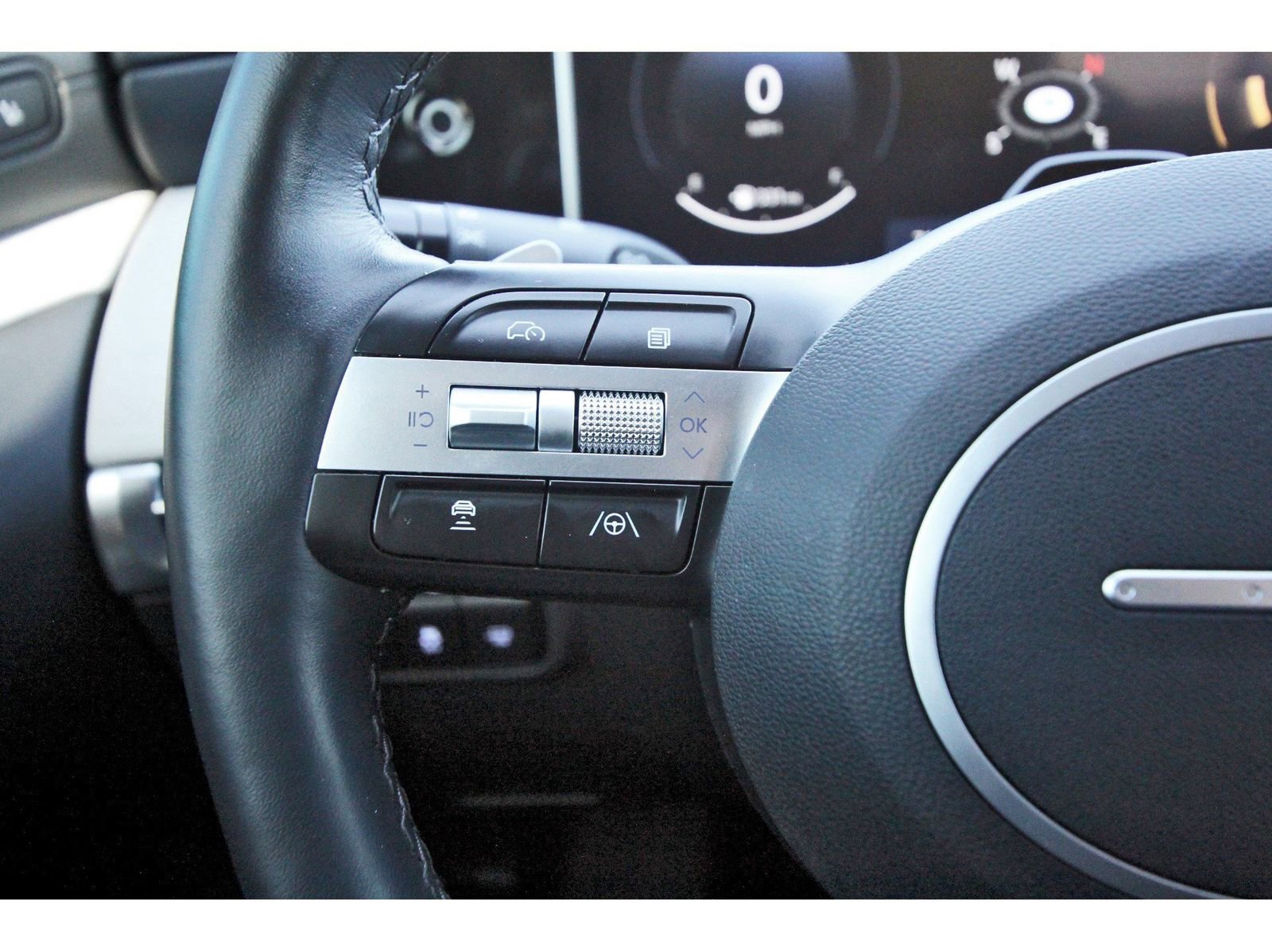 Certified 2025 Hyundai Santa Cruz Limited image 18