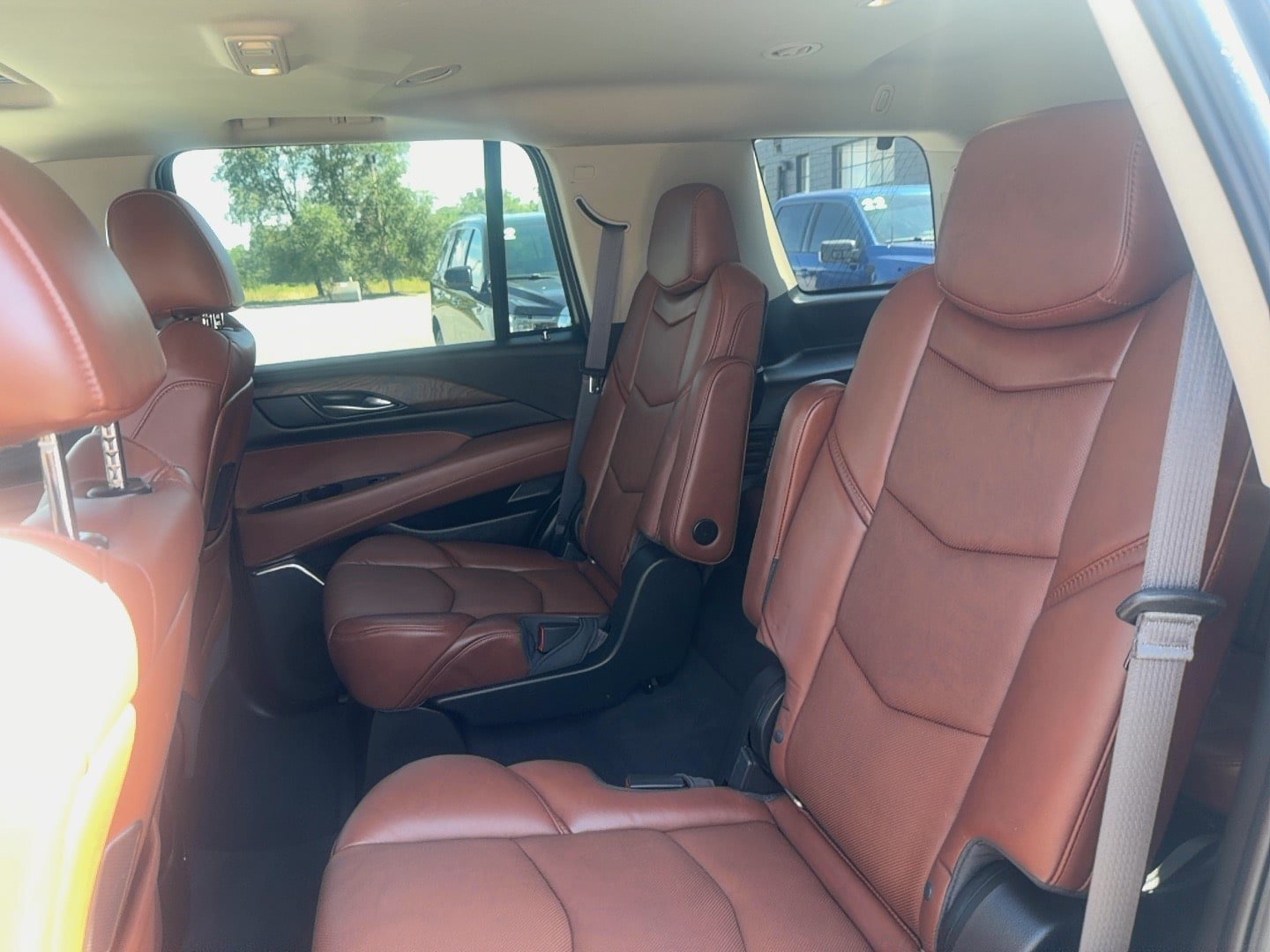 Used 2016 Cadillac Escalade Luxury AWD/4WD image 12