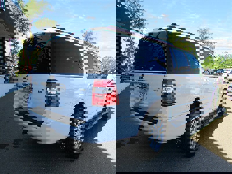 Used 2013 Ford Expedition EL XLT RWD image 8