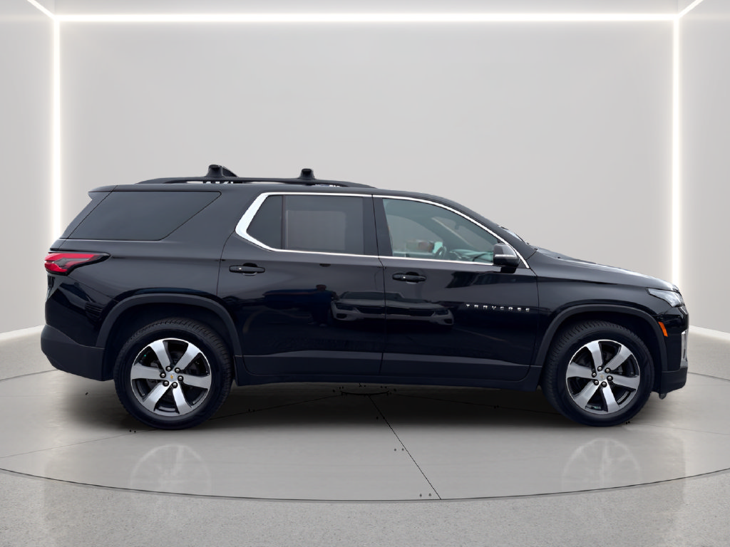 Used 2023 Chevrolet Traverse LT w/ LT Premium Package AWD/4WD image 5