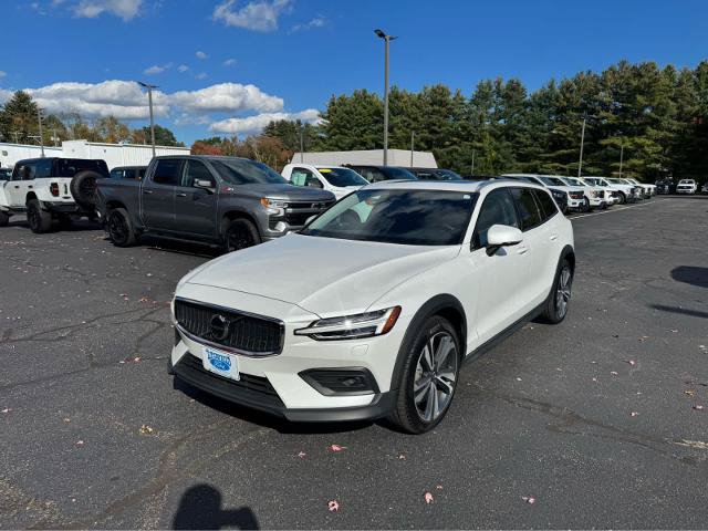 Used 2025 Volvo V60 B5 Cross Country Plus