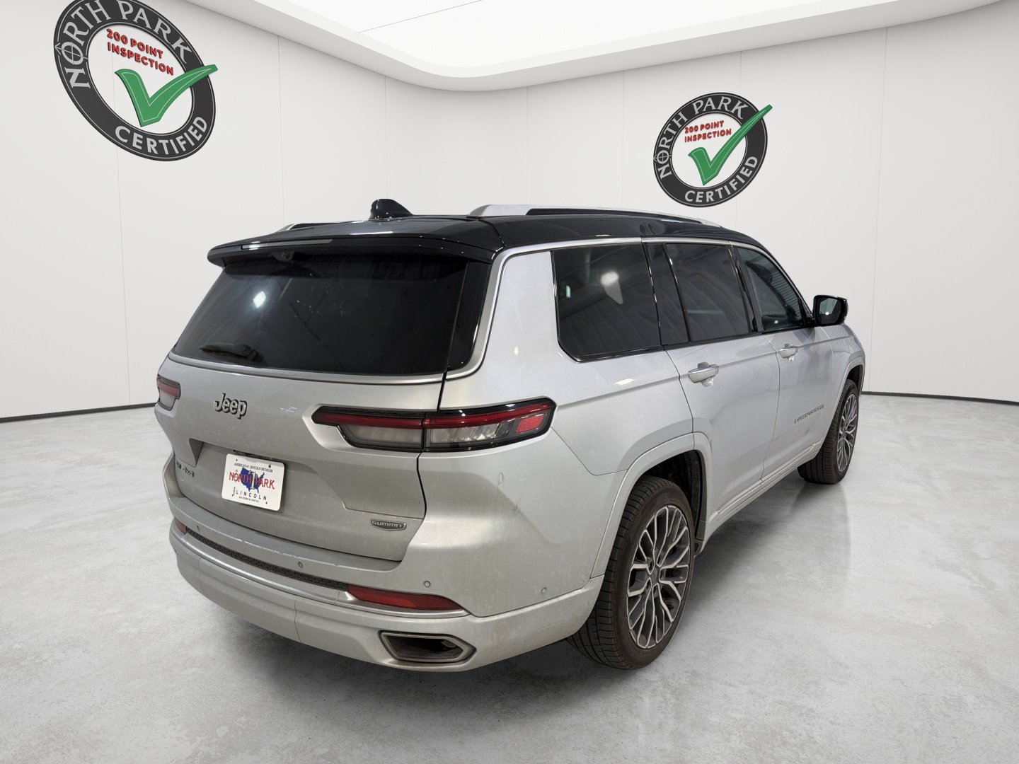 Used 2023 Jeep Grand Cherokee L Summit AWD/4WD image 5