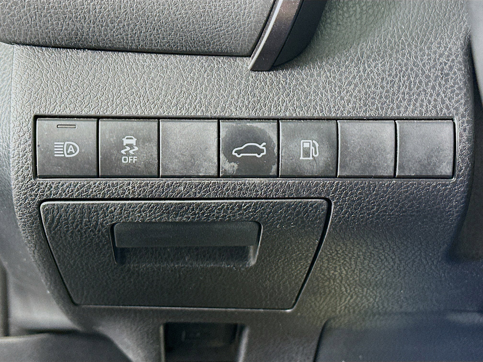 Used 2018 Toyota Camry SE w/ Convenience Package image 17