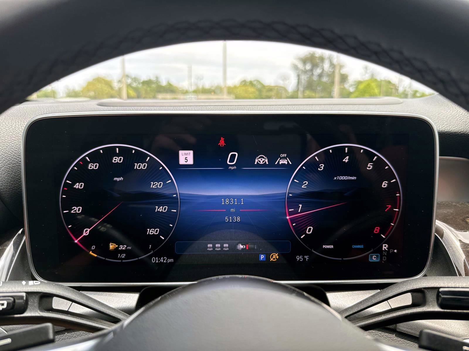 Used 2025 Mercedes-Benz GLC 300 4MATIC image 27