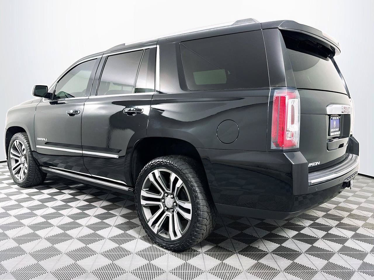 Used 2019 GMC Yukon Denali AWD/4WD image 8