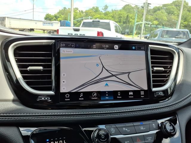 New 2027 Chrysler Pacifica Limited FWD image 13