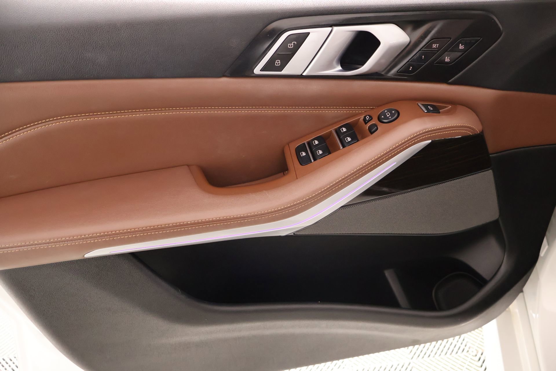 Used 2019 BMW X5 xDrive50i w/ M Sport Package image 18