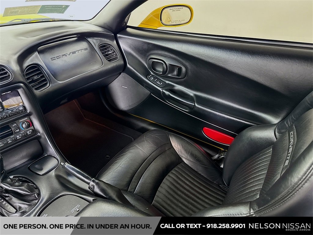 Used 2004 Chevrolet Corvette Coupe w/ Roof Package image 21