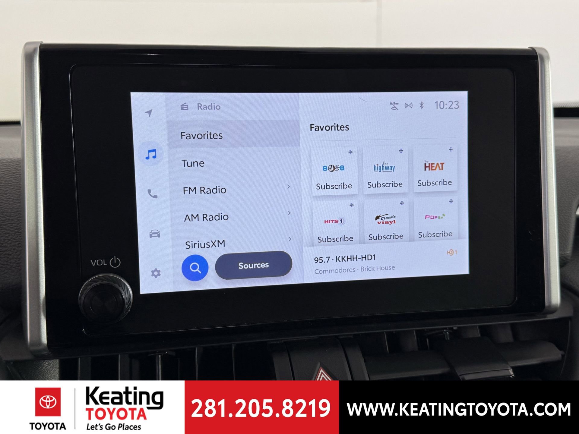 Used 2025 Toyota RAV4 XLE image 23