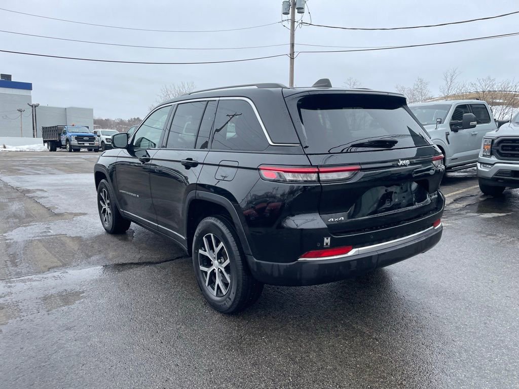 Used 2023 Jeep Grand Cherokee Limited image 3