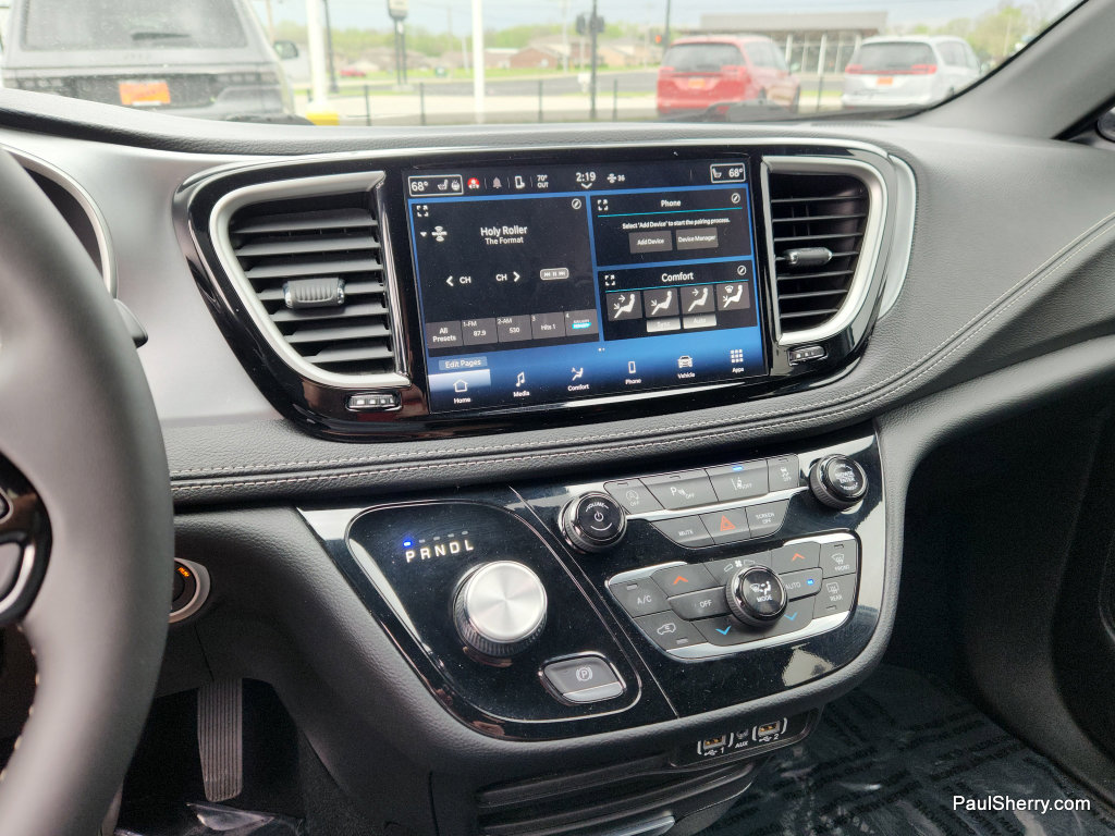 Used 2024 Chrysler Pacifica Touring FWD image 43