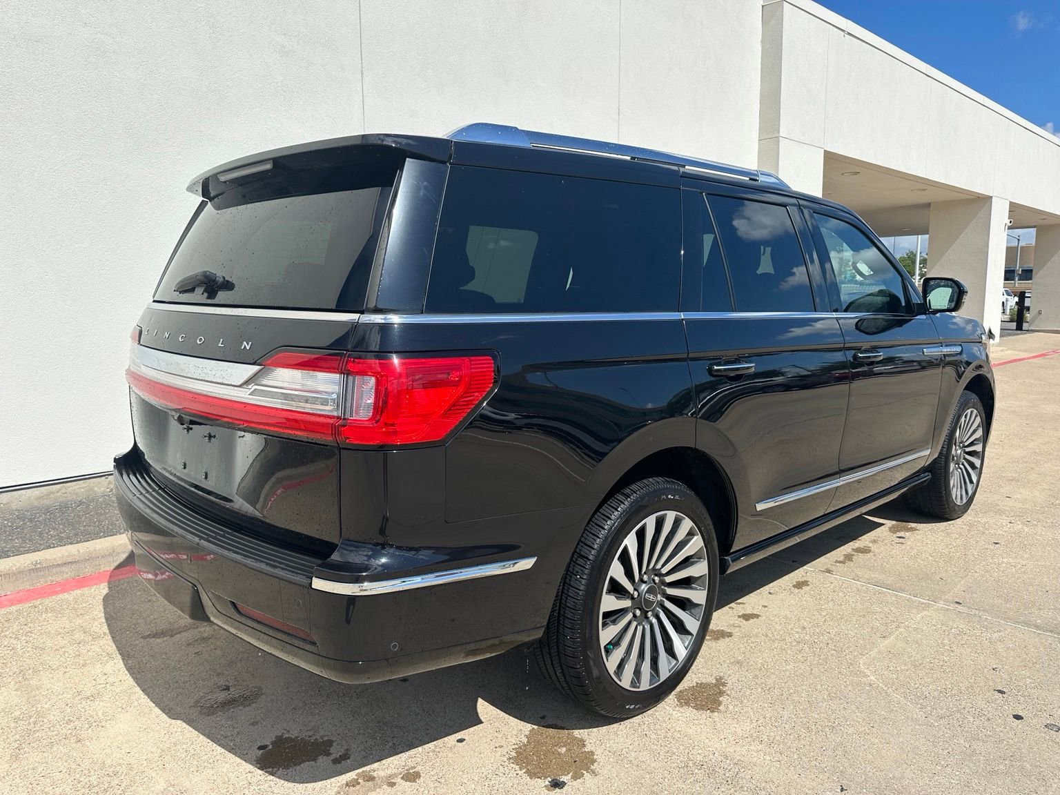 Used 2021 Lincoln Navigator Reserve w/ Luxury Package AWD/4WD image 8