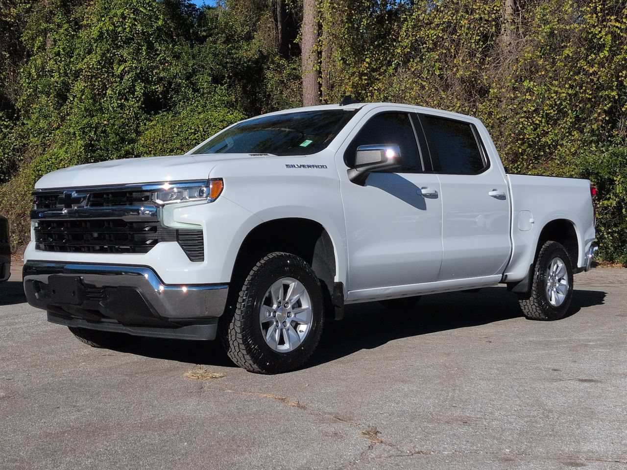 Used 2024 Chevrolet Silverado 1500 LT RWD image 2