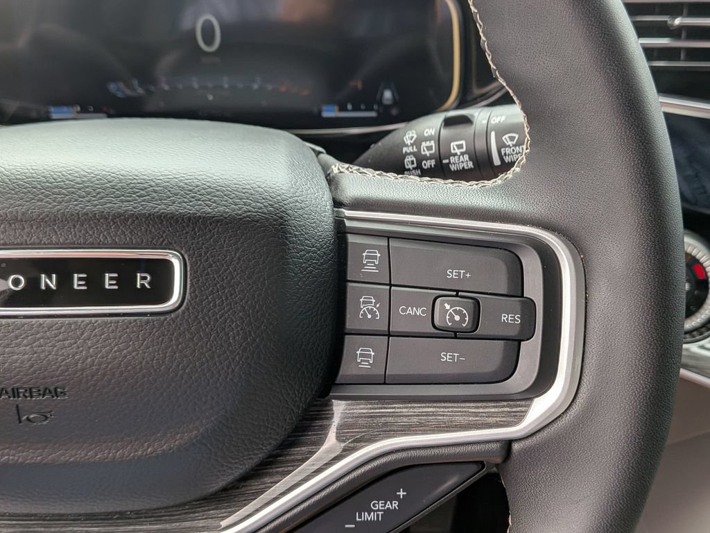 Used 2022 Jeep Wagoneer Series III AWD/4WD image 19