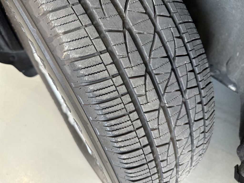 Used 2020 Ford Explorer XLT w/ Comfort Package image 13