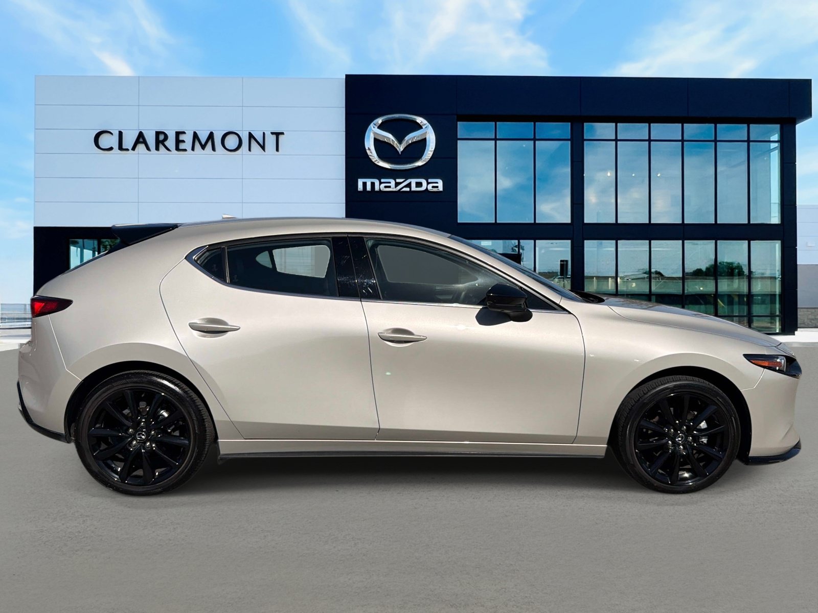 Used 2026 MAZDA MAZDA3 Hatchback w/Premium Plus Pkg AWD/4WD image 4