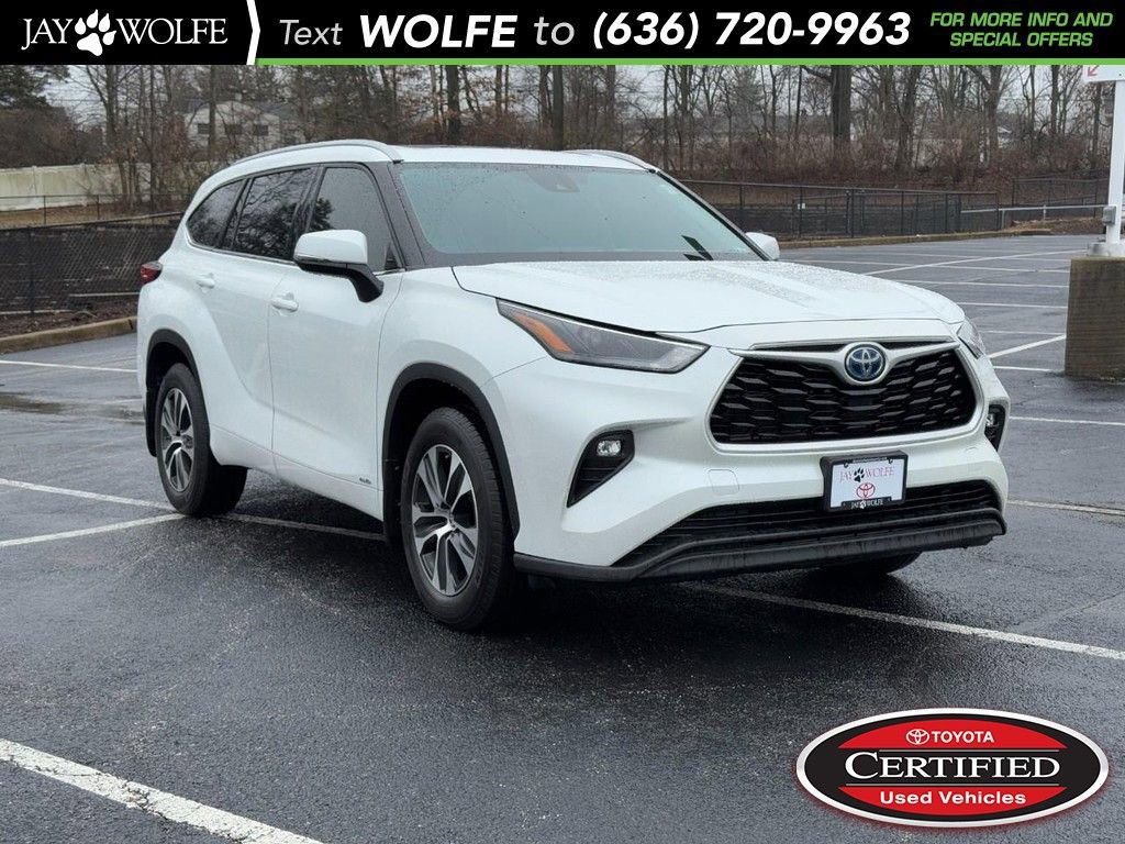 Certified 2022 Toyota Highlander XLE image 1