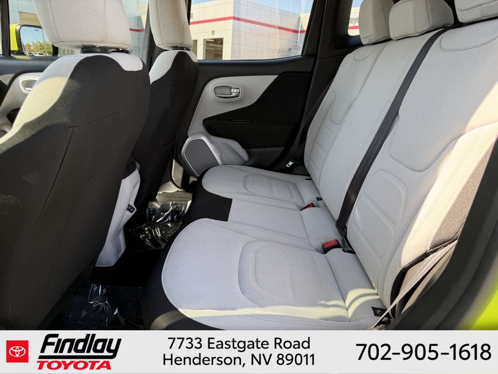 Used 2018 Jeep Renegade Latitude AWD/4WD image 7