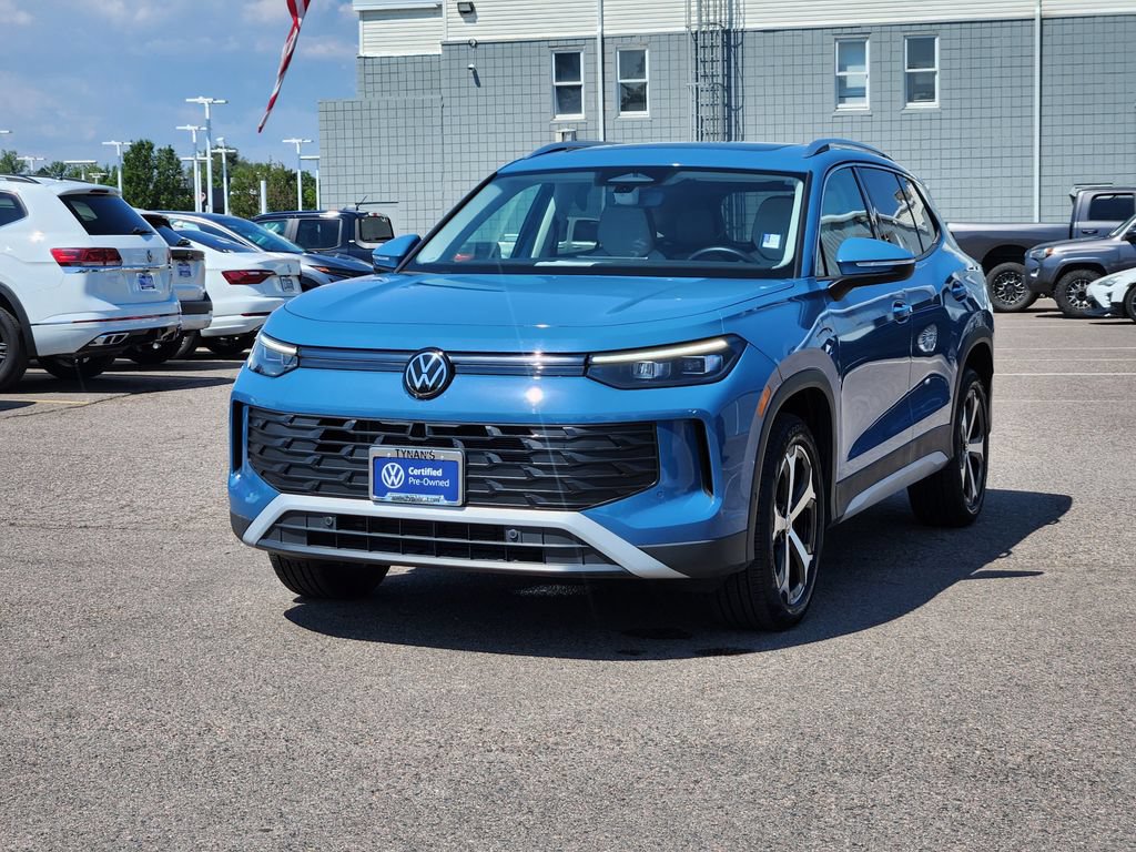 Used 2025 Volkswagen Tiguan SE AWD/4WD image 3