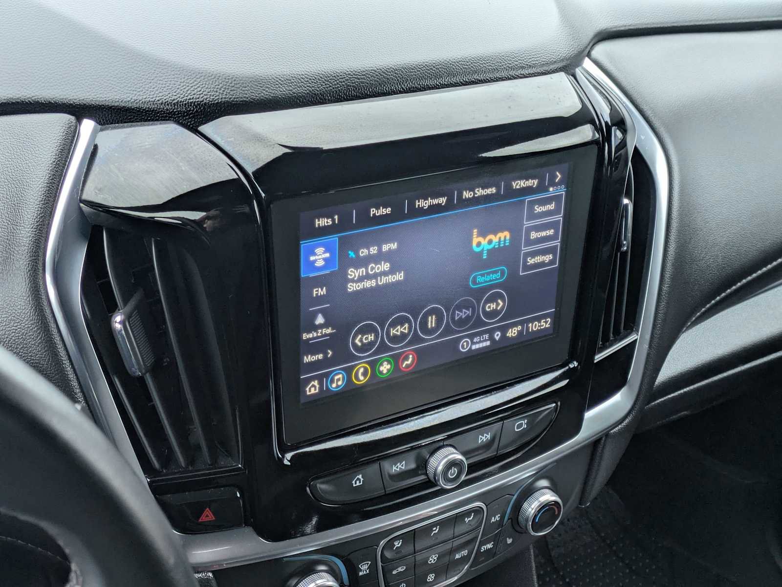 Used 2024 Chevrolet Traverse LT w/ LPO, Floor Liner Package AWD/4WD image 31