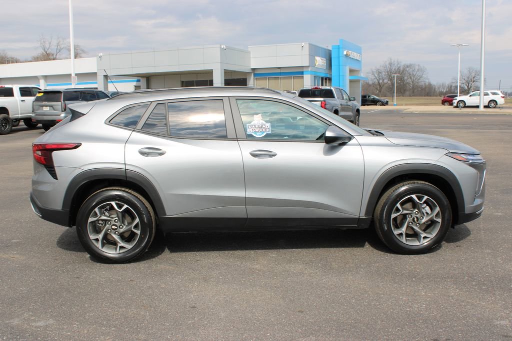 Used 2025 Chevrolet Trax LT image 11