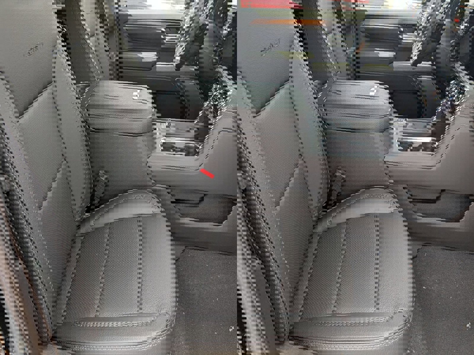 New 2025 GMC Sierra 2500 Denali w/ Denali Reserve Package image 26