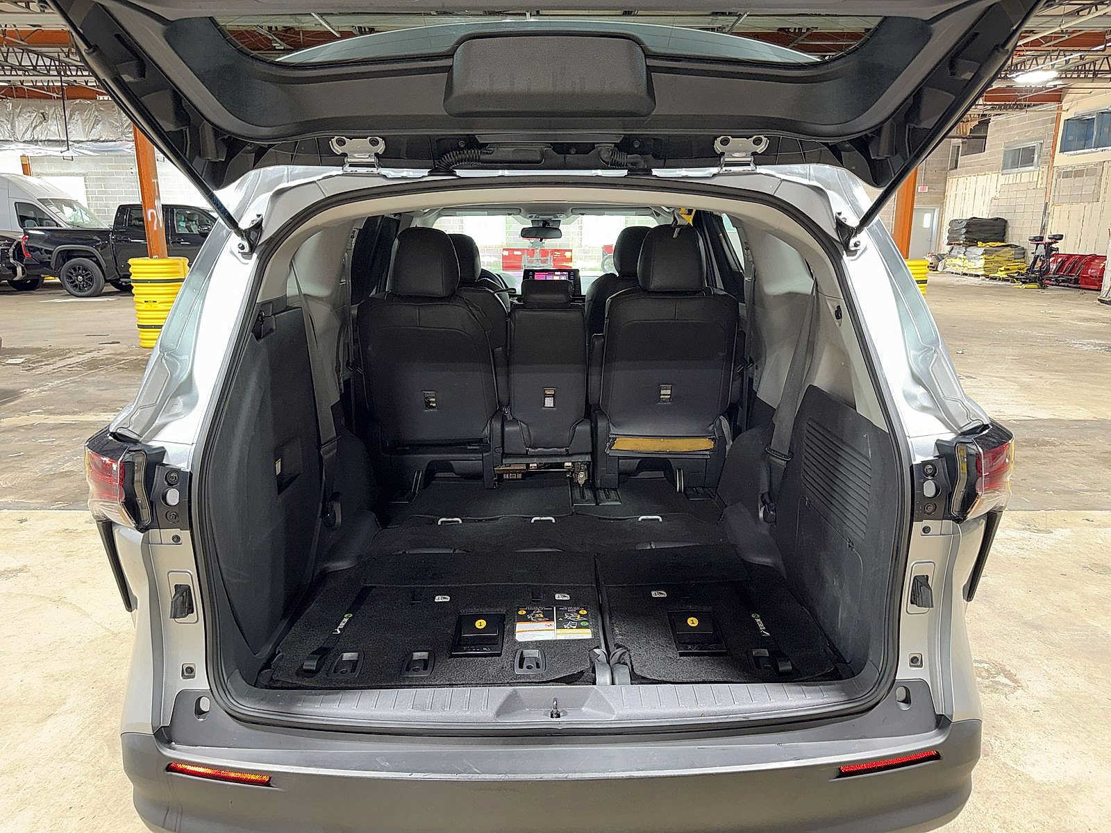 Used 2022 Toyota Sienna LE FWD image 11
