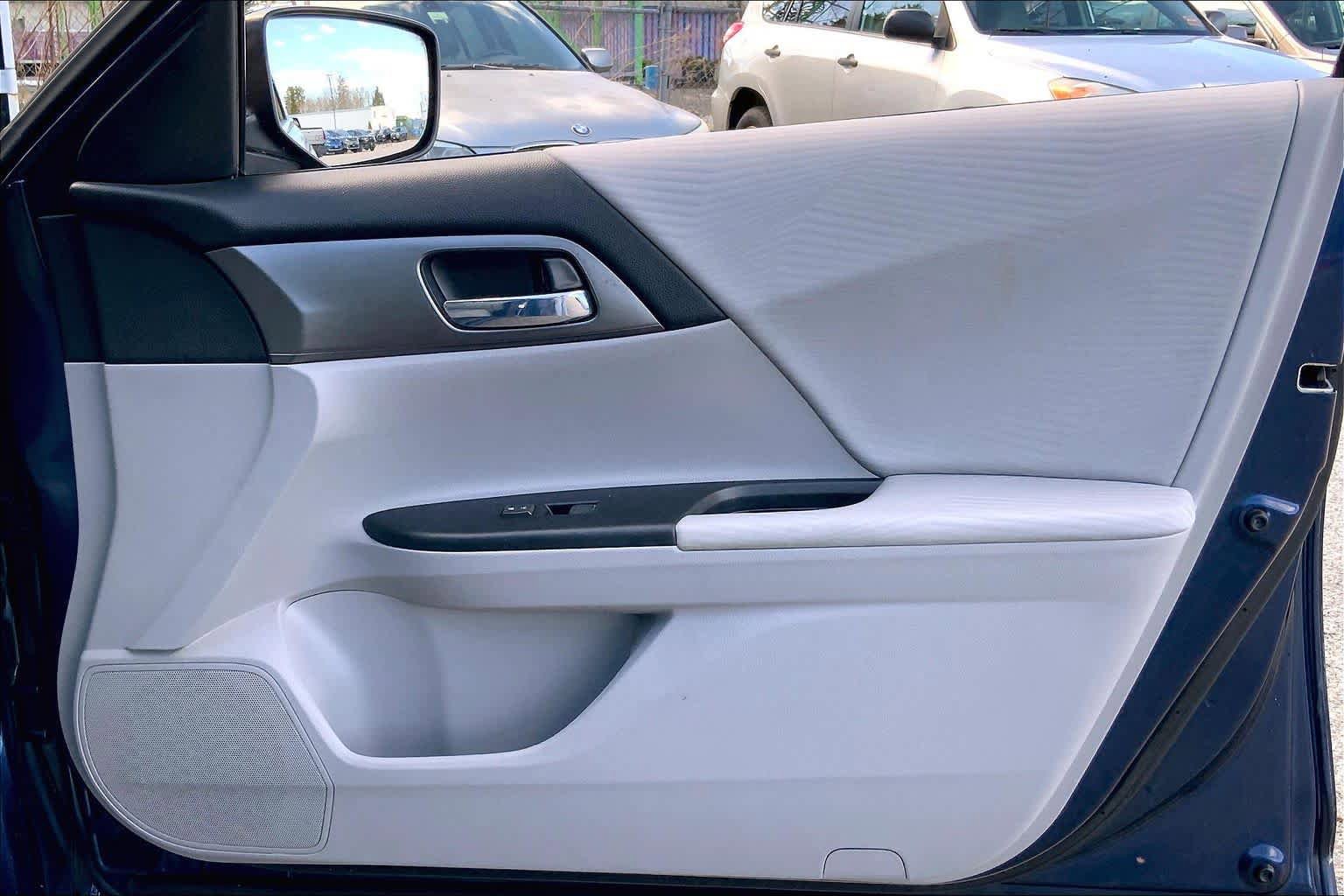 Used 2015 Honda Accord LX image 23