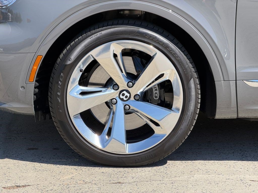 Certified 2025 Bentley Bentayga AWD/4WD image 7