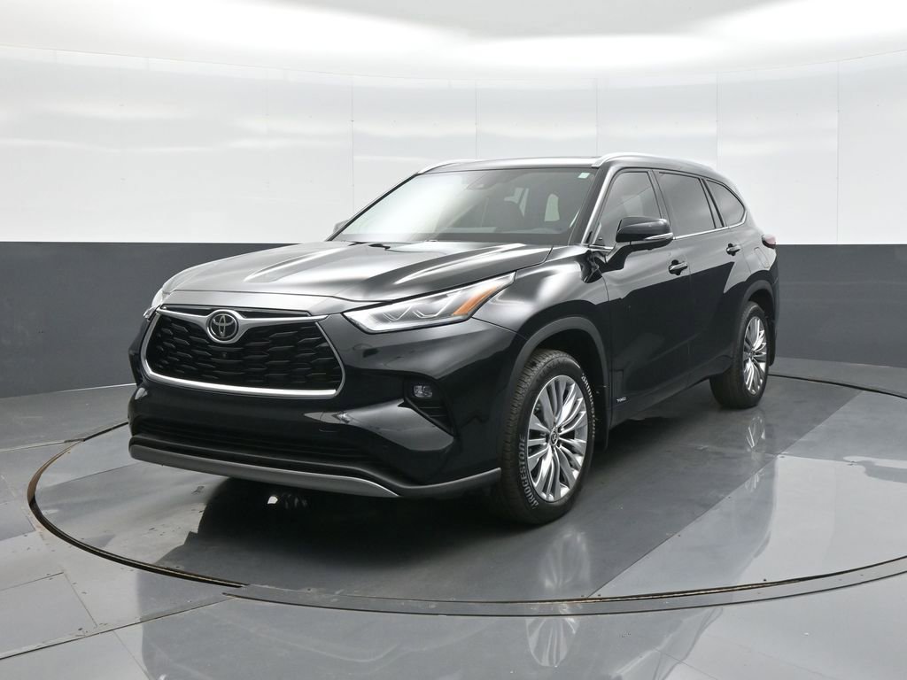 Certified 2025 Toyota Highlander Platinum AWD/4WD image 5
