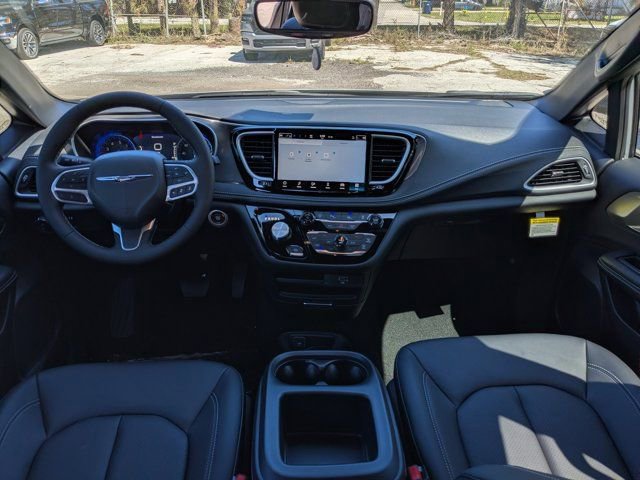 New 2026 Chrysler Pacifica Select FWD image 17