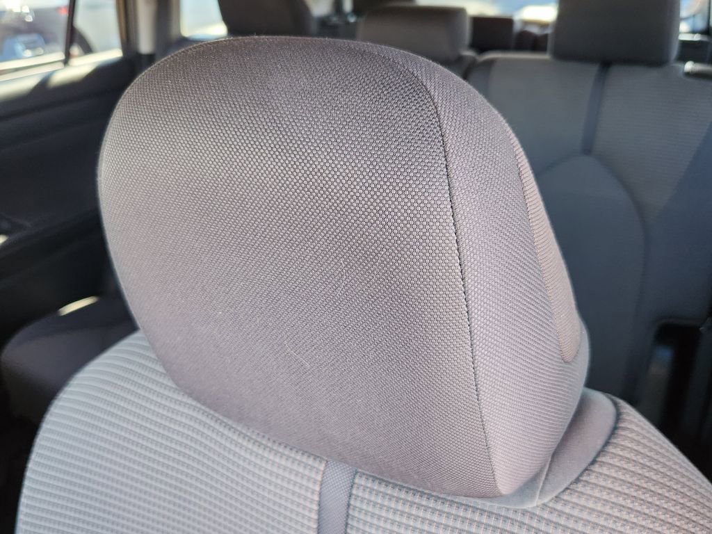 Used 2021 Toyota Highlander LE AWD/4WD image 6
