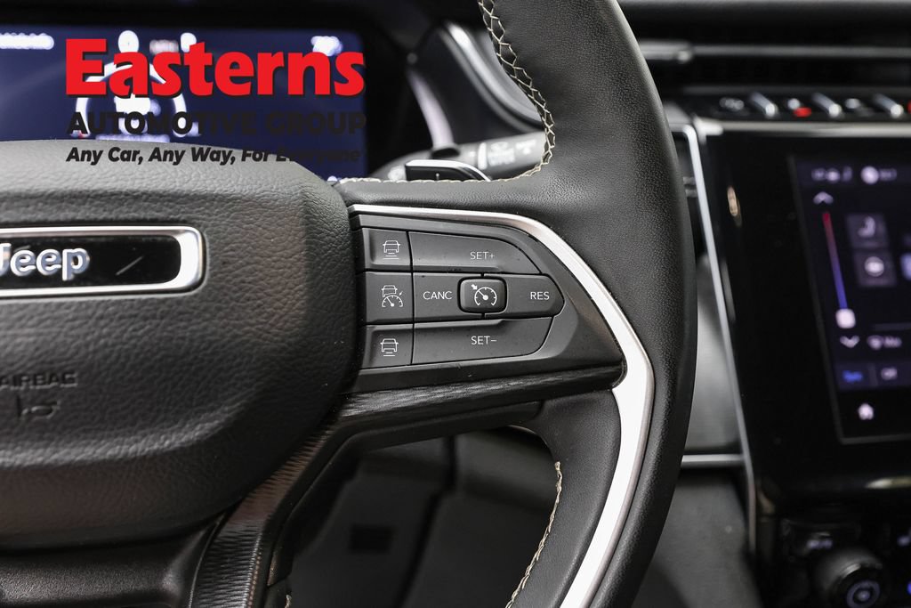 Used 2025 Jeep Grand Cherokee Altitude AWD/4WD image 18