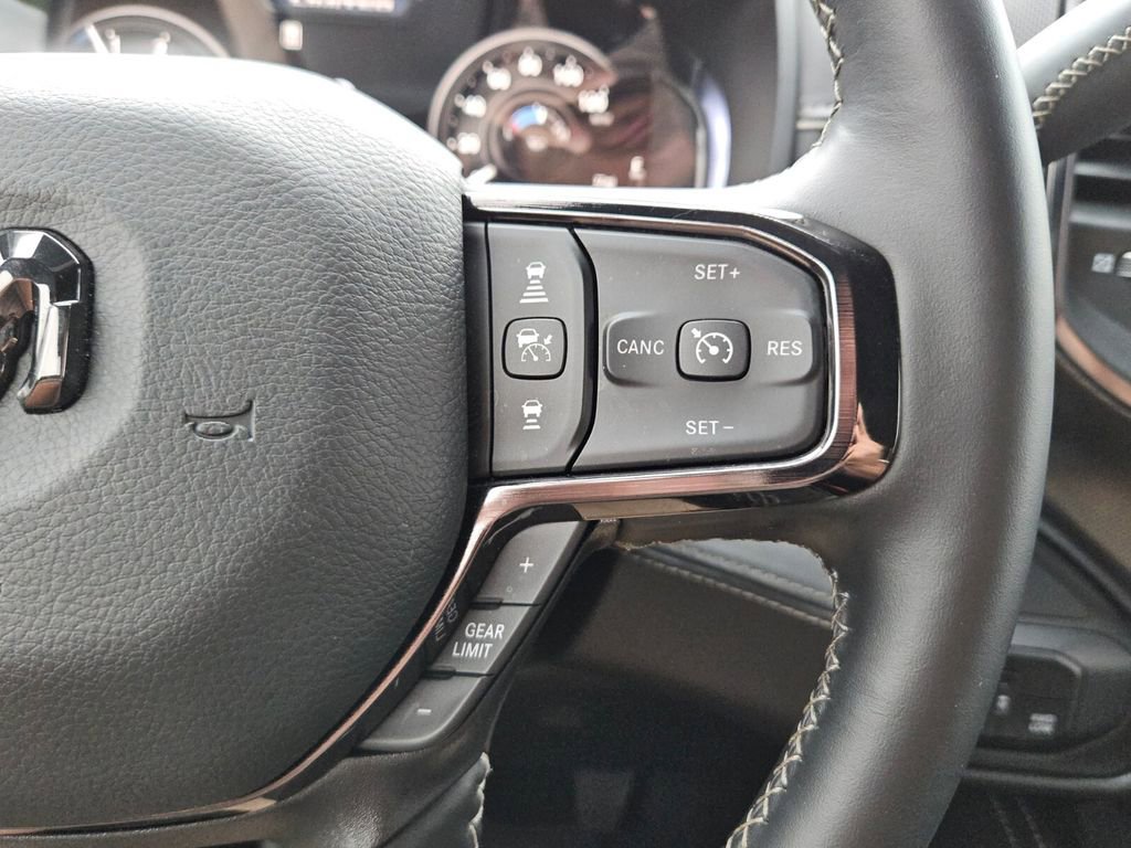 Used 2025 RAM 2500 Limited AWD/4WD image 23