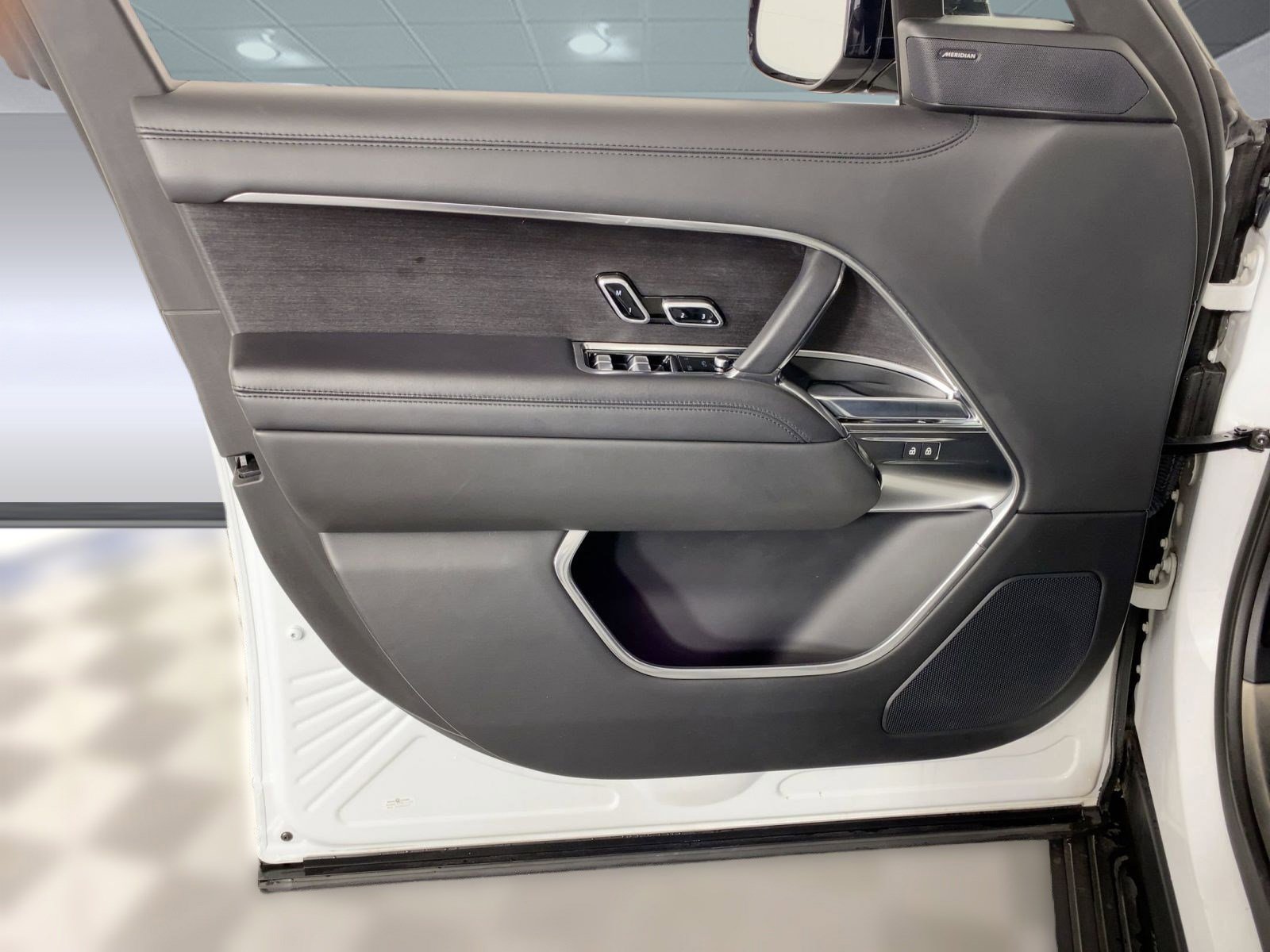 Used 2023 Land Rover Range Rover SE image 20