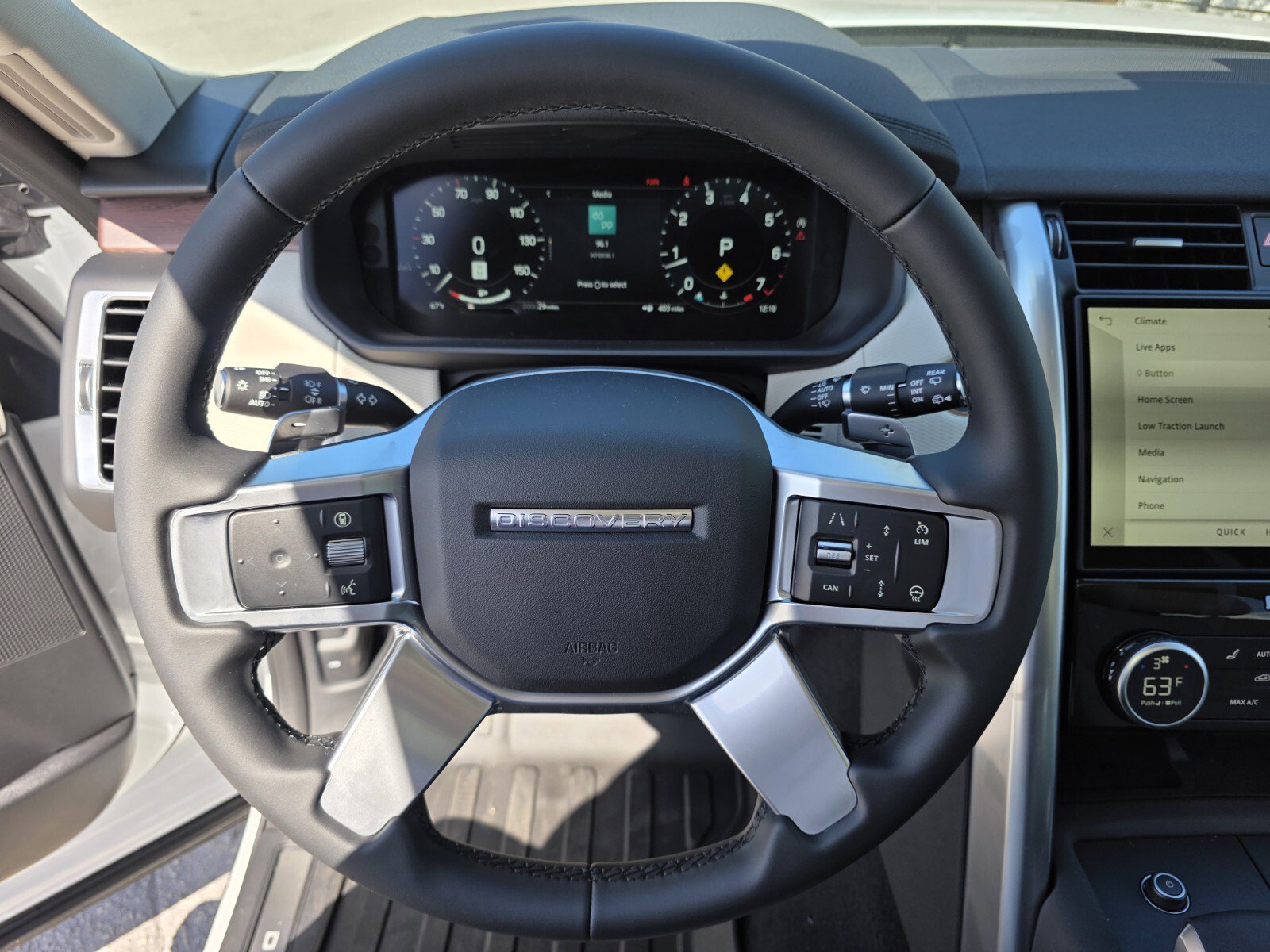 Used 2026 Land Rover Discovery Dynamic SE image 15