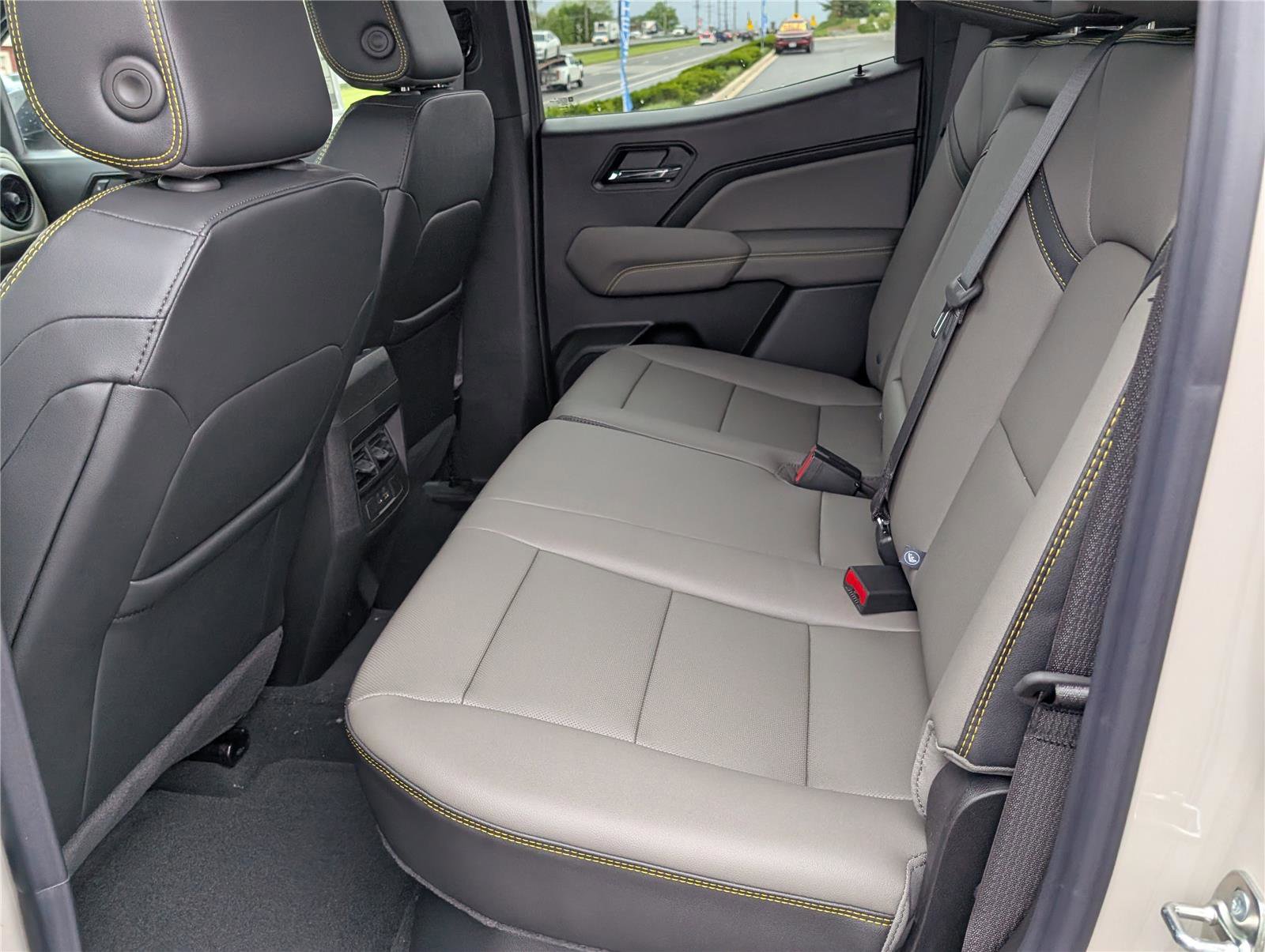 New 2026 Chevrolet Colorado ZR2 w/ Technology Package AWD/4WD image 9