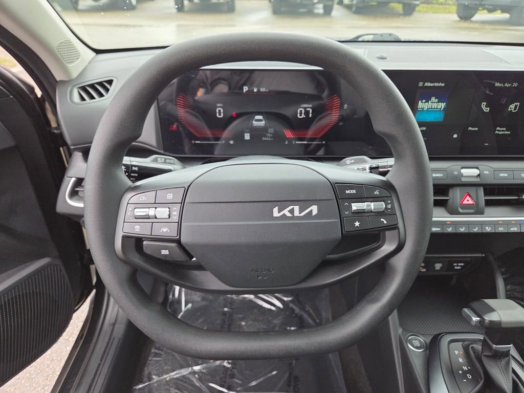 Used 2025 Kia K4 LXS image 25