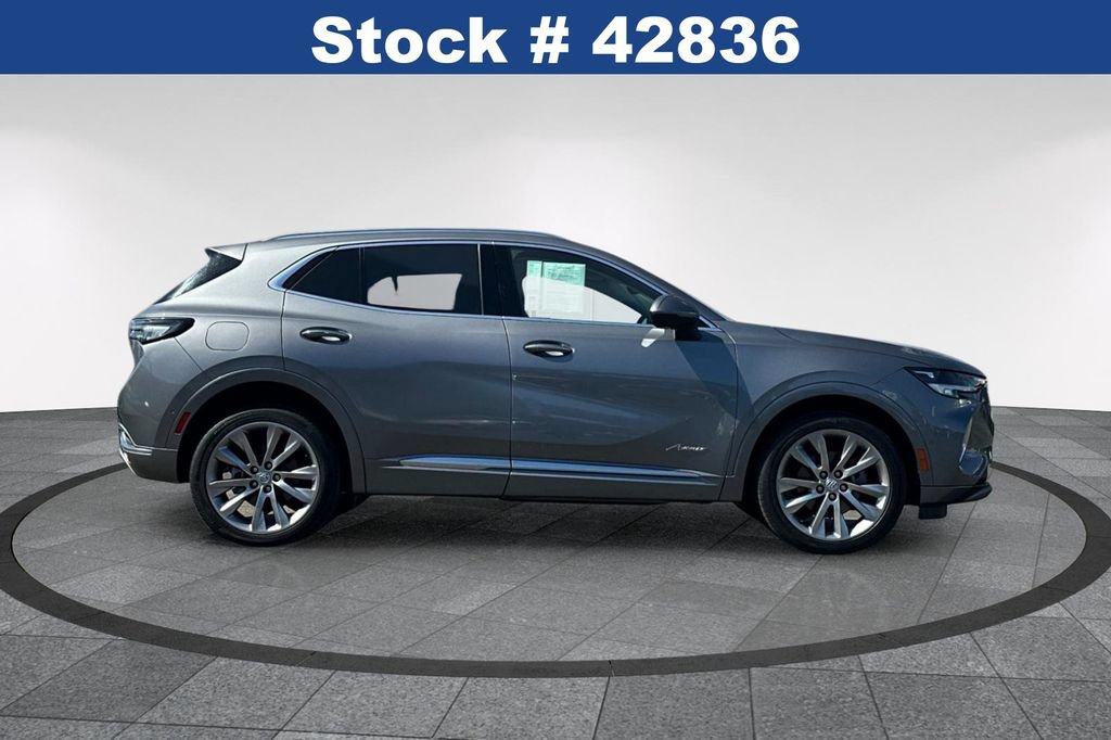 Used 2022 Buick Envision Avenir w/ Technology Package II FWD image 4