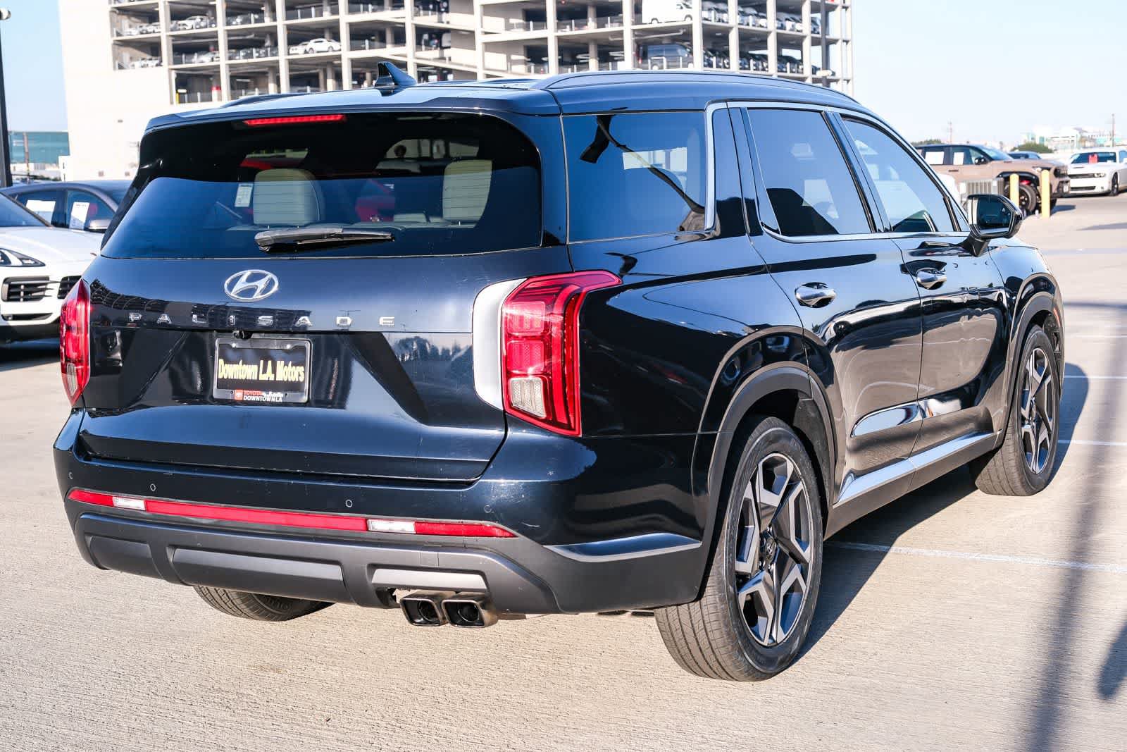 Used 2023 Hyundai Palisade Limited FWD image 4
