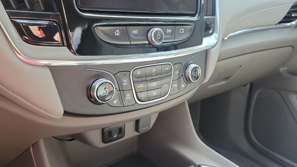 Used 2019 Chevrolet Traverse LT FWD image 18
