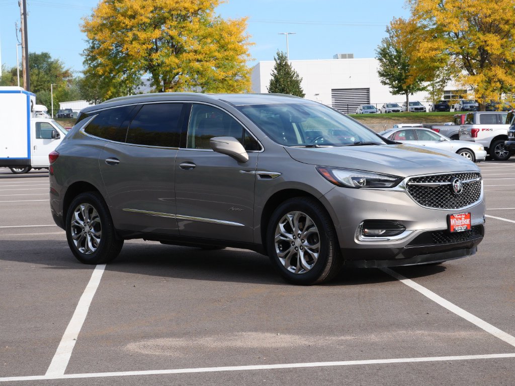 Used 2018 Buick Enclave Avenir w/ Avenir Technology Package AWD/4WD image 3