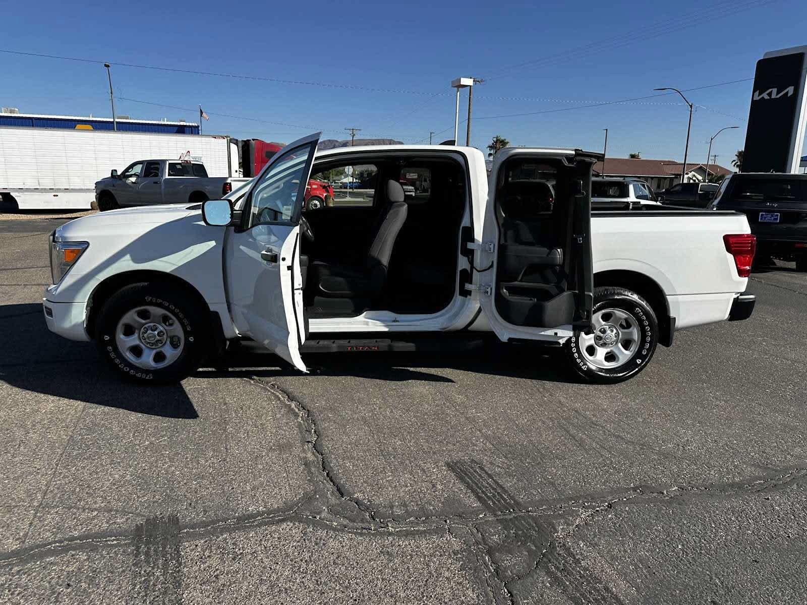 Used 2023 Nissan Titan S RWD image 8