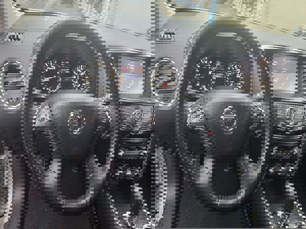 Used 2019 Nissan Pathfinder SV image 27