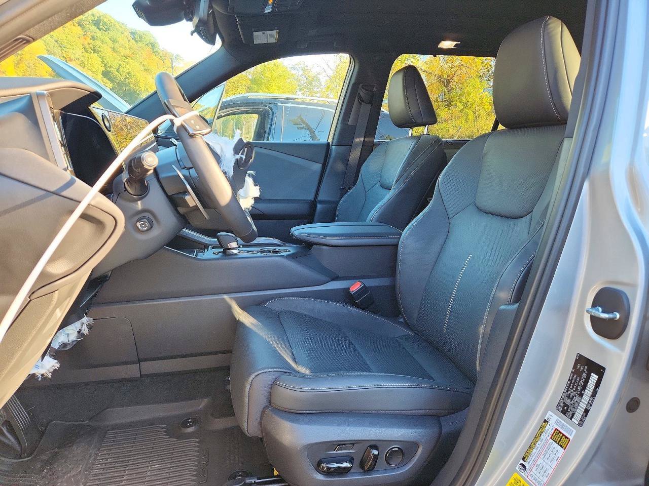 Used 2026 Lexus TX 550h AWD Plug-In Hybrid w/ Technology Package image 6