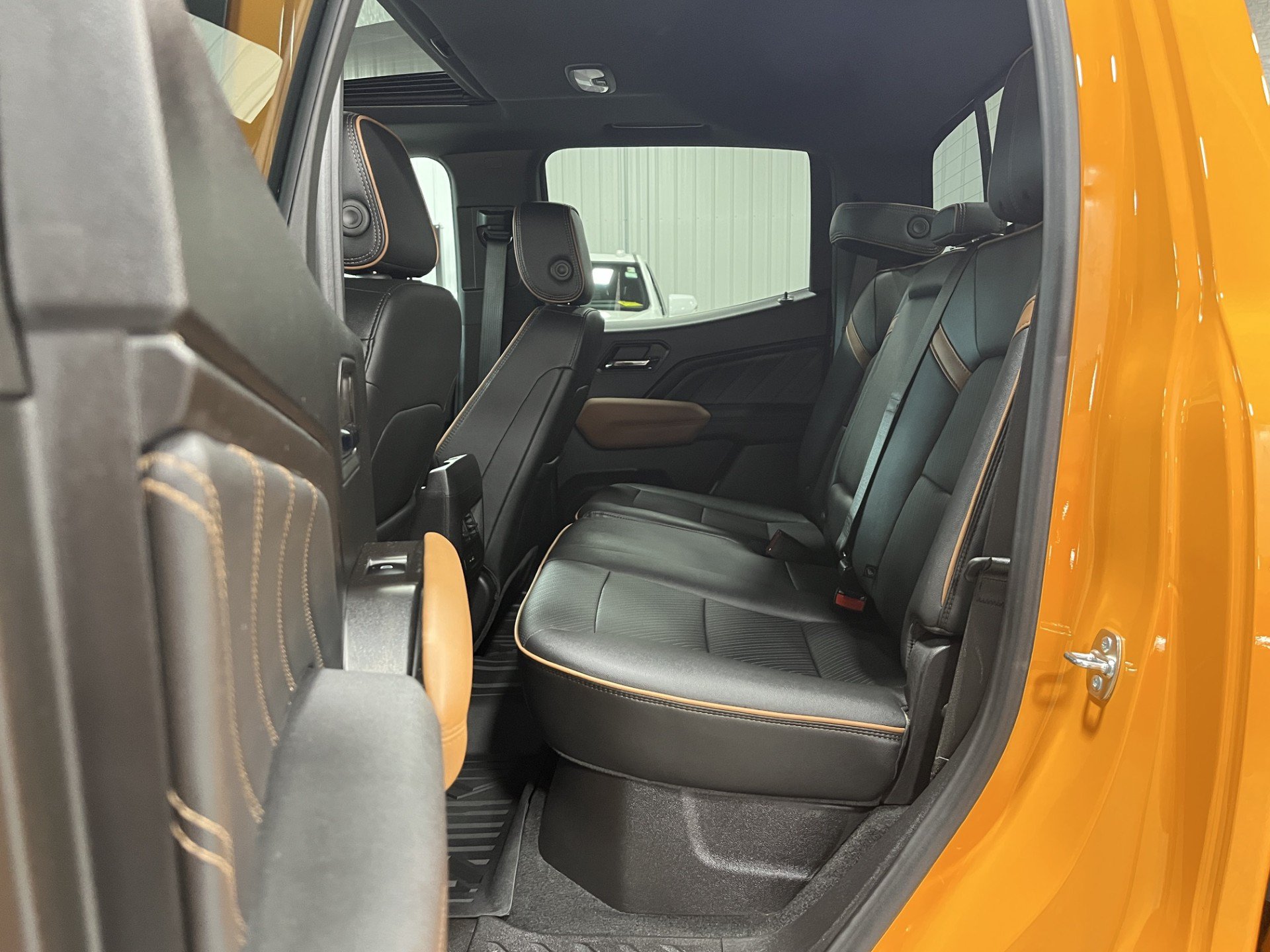 Certified 2025 GMC Canyon AT4 w/ Technology Plus Package AWD/4WD image 10