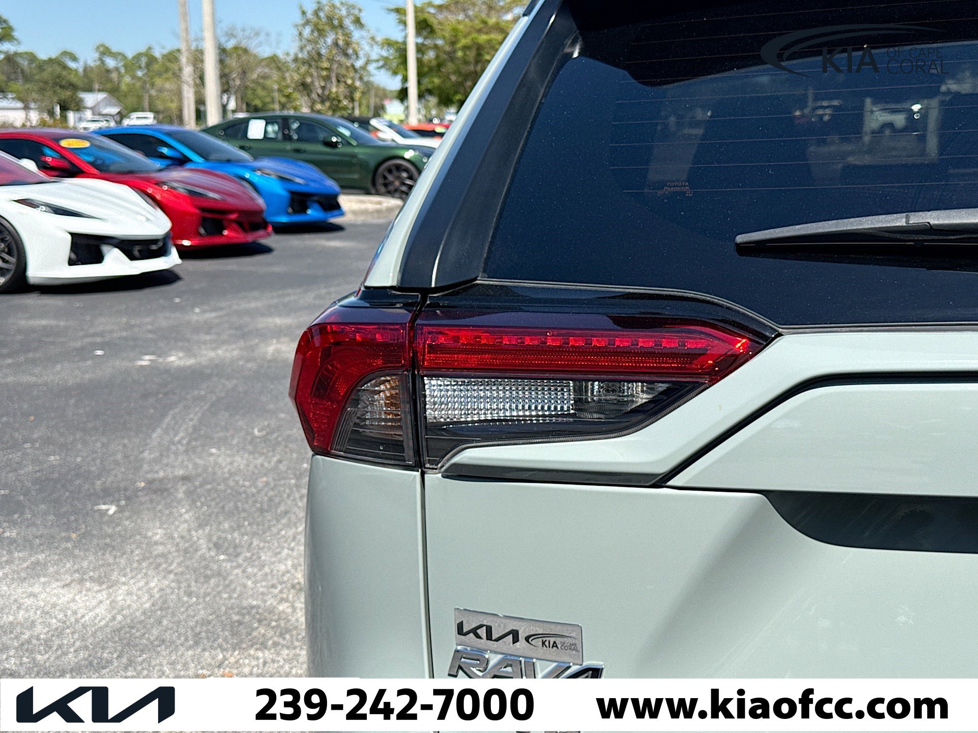 Used 2022 Toyota RAV4 XLE Premium image 10