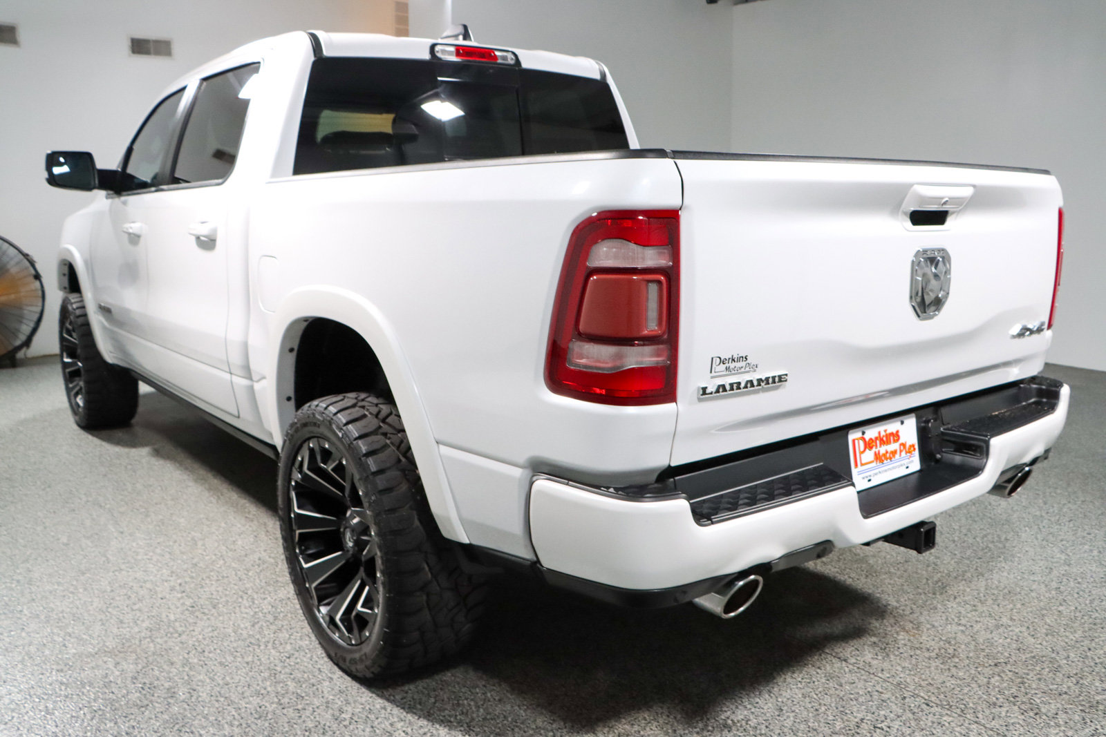 Used 2019 RAM 1500 Laramie w/ Sport Appearance Package image 9