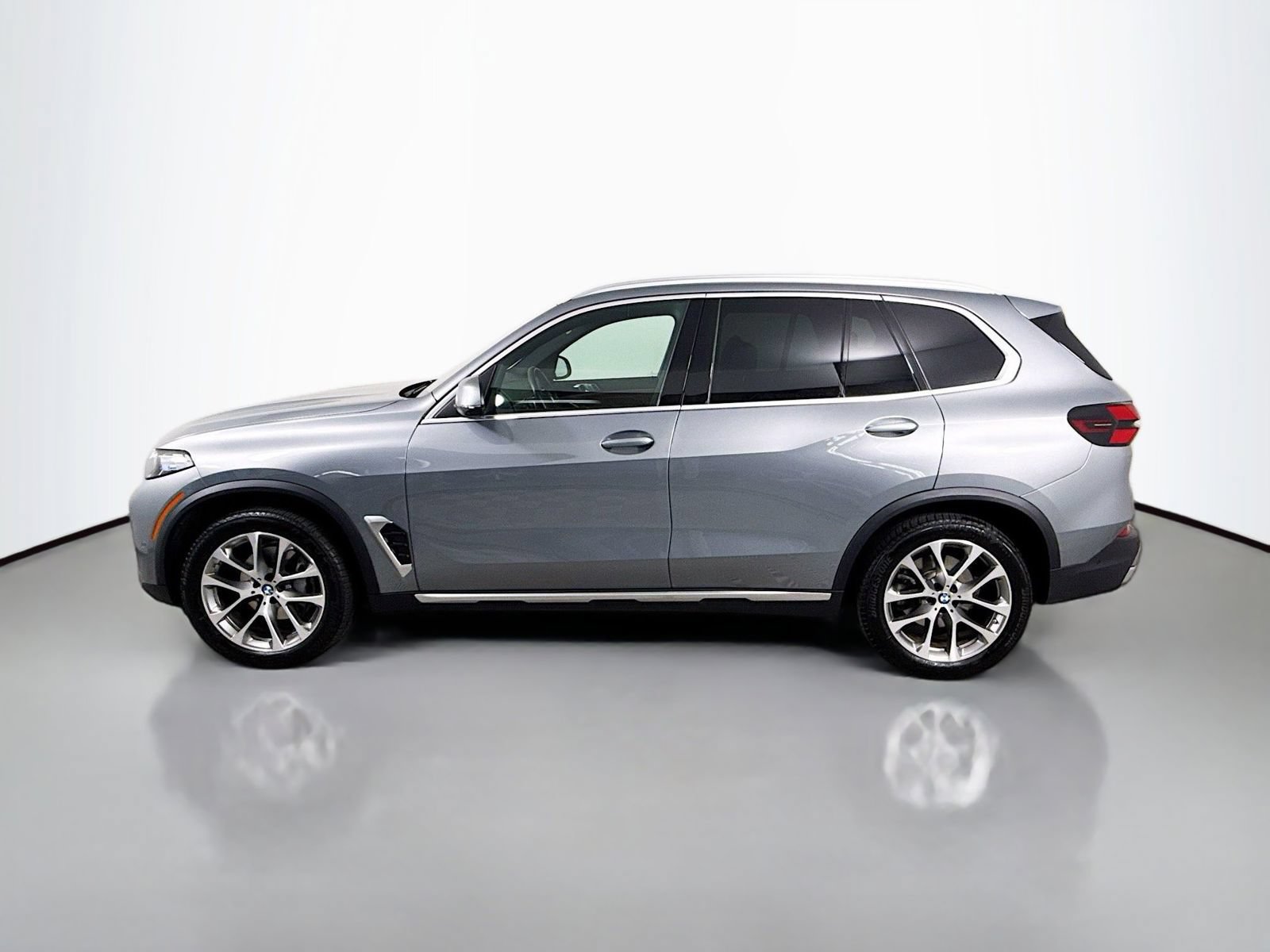 Used 2026 BMW X5 xDrive40i w/ Climate Comfort Package AWD/4WD image 2