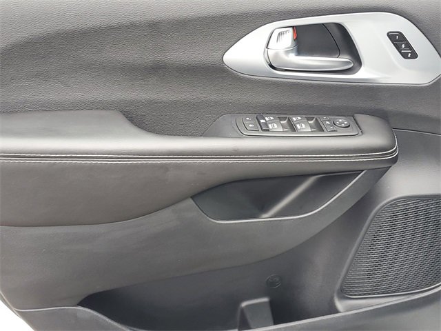 New 2026 Chrysler Pacifica Limited w/ Trailer Tow Group image 16